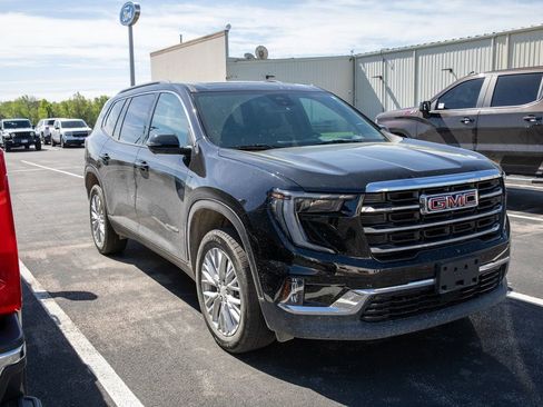 Used 2024 GMC Acadia Elevation w/ Luxury Package image 3