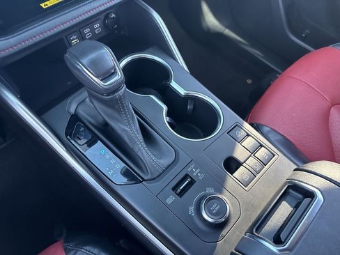 Used 2023 Toyota Highlander L image 16