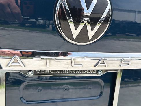 Used 2022 Volkswagen Atlas Cross Sport SE FWD image 9