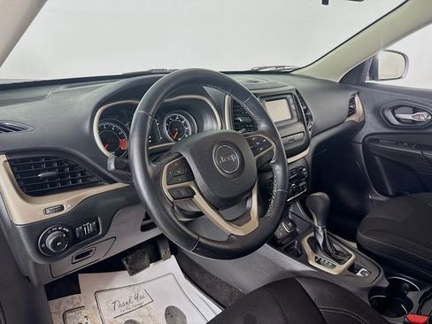 Used 2015 Jeep Cherokee Latitude w/ Cold Weather Group image 9