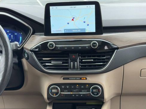 Used 2020 Ford Escape Titanium image 14