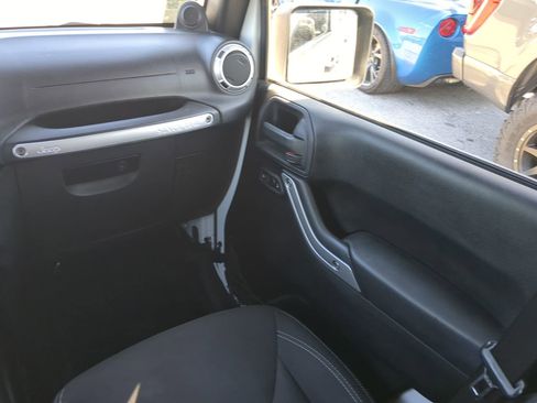 Used 2014 Jeep Wrangler Unlimited Sahara image 17
