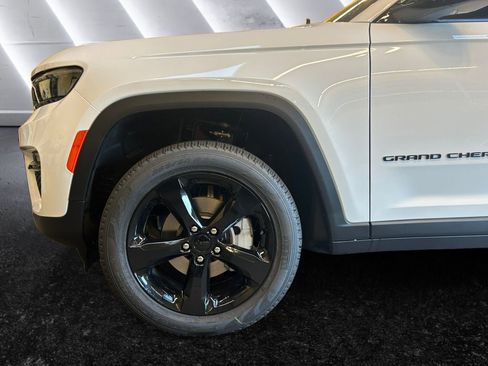 New 2025 Jeep Grand Cherokee Limited w/ Black Appearance Package image 15