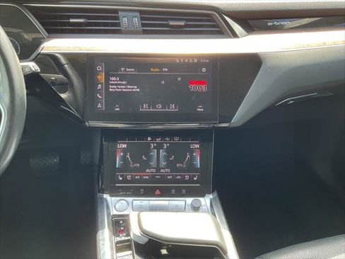 Used 2019 Audi e-tron Premium Plus image 33