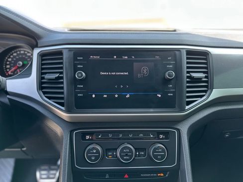 Used 2021 Volkswagen Atlas Cross Sport SE w/ Panoramic Sunroof Package image 33