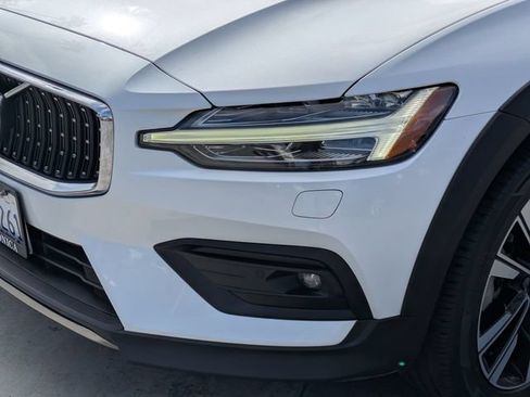 Used 2020 Volvo V60 T5 Cross Country AWD/4WD image 9