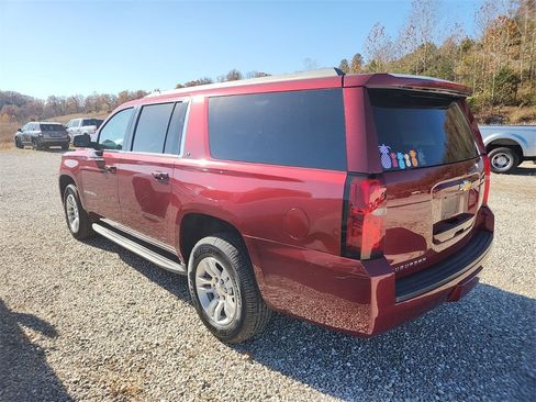 Used 2018 Chevrolet Suburban LT w/ Luxury Package image 4
