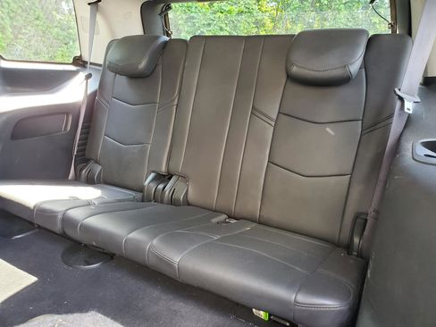 Used 2016 Cadillac Escalade Luxury AWD/4WD image 13