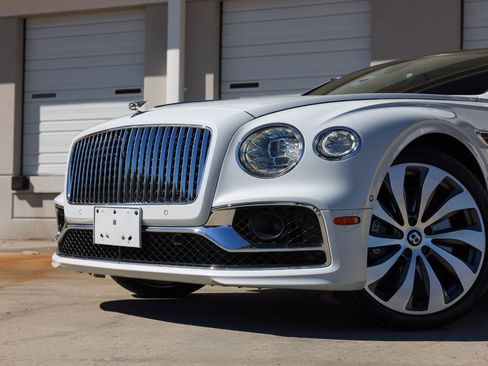 Used 2021 Bentley Flying Spur W12 image 30