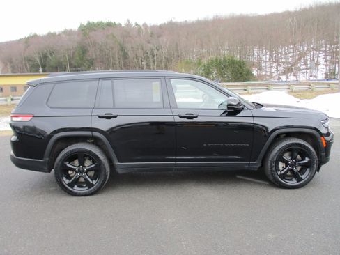 Certified 2023 Jeep Grand Cherokee L Laredo image 4