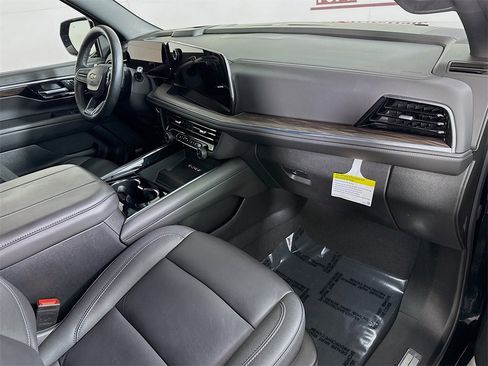 Used 2025 Chevrolet Suburban LT w/ Comfort Package image 33