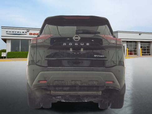 Used 2023 Nissan Rogue SV image 3
