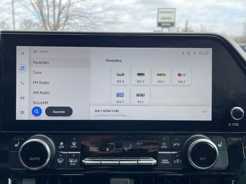 Used 2024 Toyota Highlander LE image 10