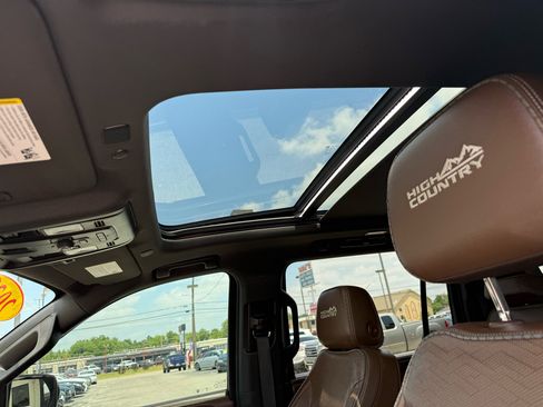 Used 2021 Chevrolet Suburban High Country w/ Premium Package image 30