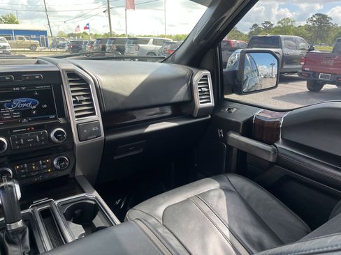 Used 2015 Ford F150 Platinum w/ Equipment Group 701A Luxury AWD/4WD image 29