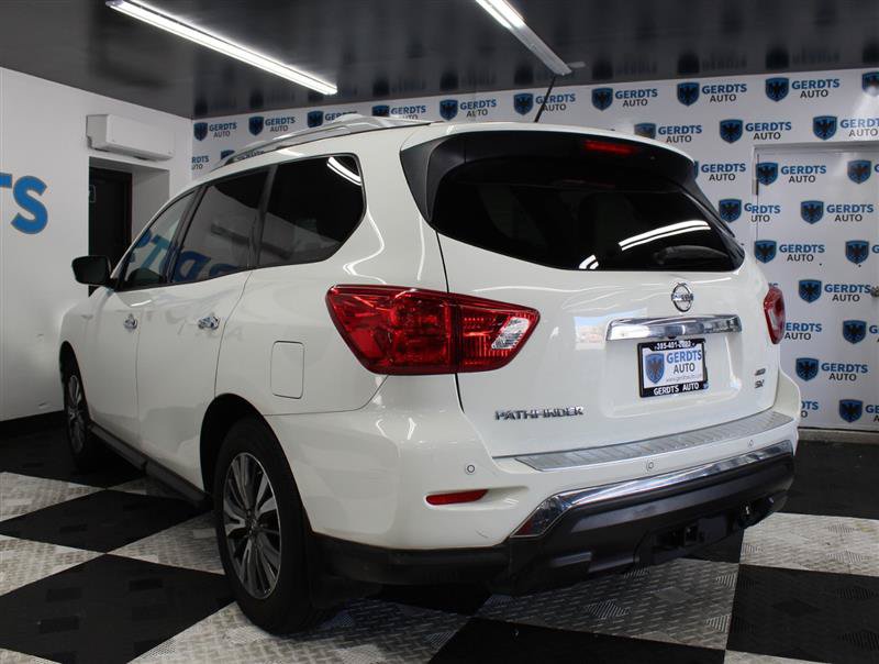 Used 2017 Nissan Pathfinder SV w/ SV Tech Package AWD/4WD image 2
