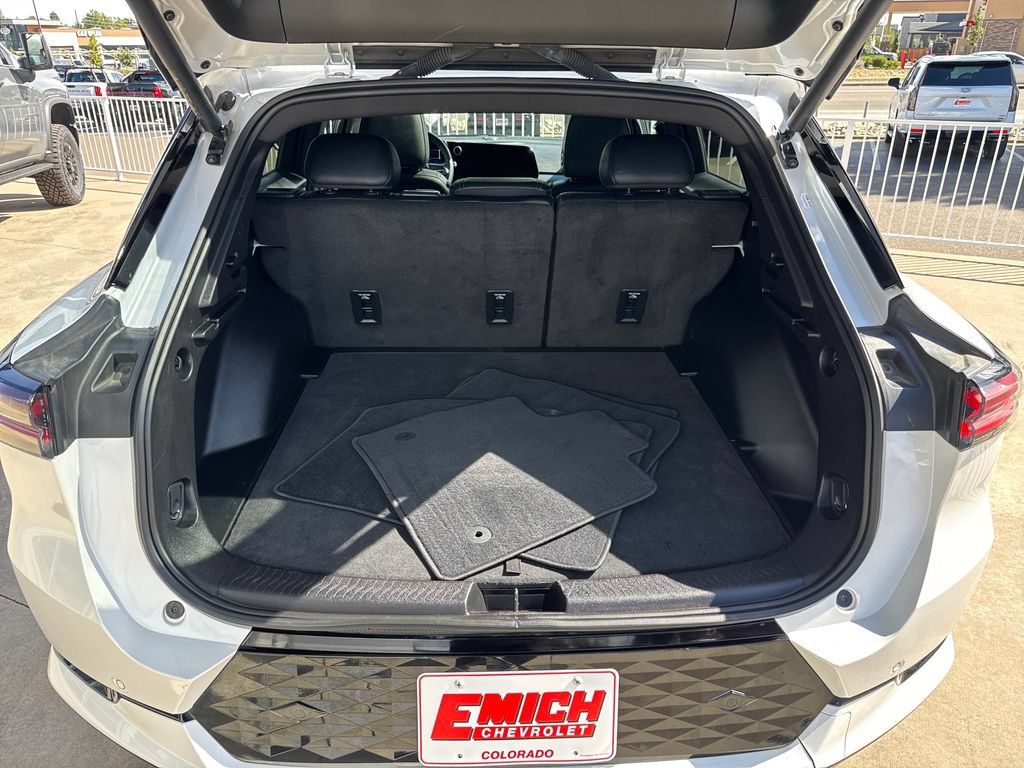 Used 2025 Chevrolet Equinox EV RS w/ LPO, Trailering Package AWD/4WD image 23