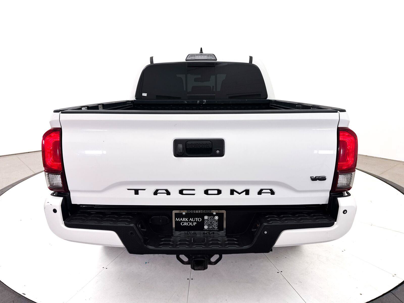 Used 2018 Toyota Tacoma TRD Sport w/ Technology Package RWD image 16