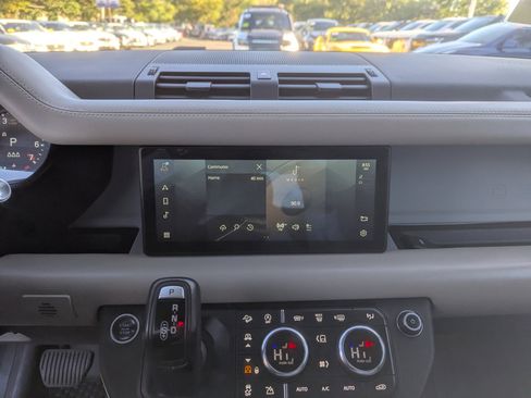 Used 2020 Land Rover Defender 110 HSE image 21