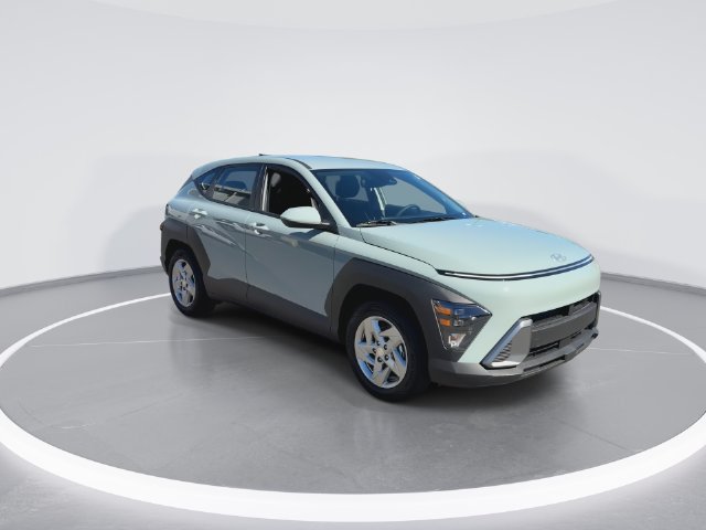 Used 2027 Hyundai Kona SE FWD image 2