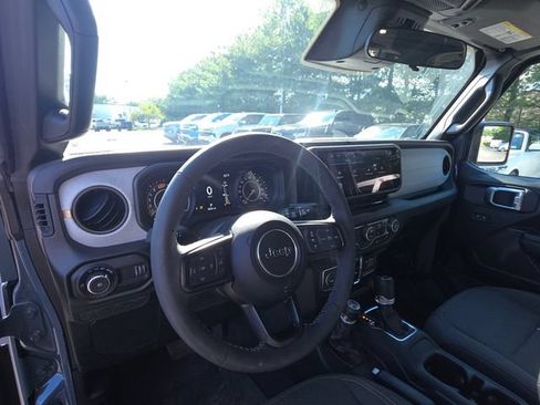 Used 2026 Jeep Wrangler Unlimited Sport AWD/4WD image 5
