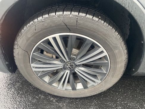 Used 2024 Volkswagen Tiguan Wolfsburg Edition image 29