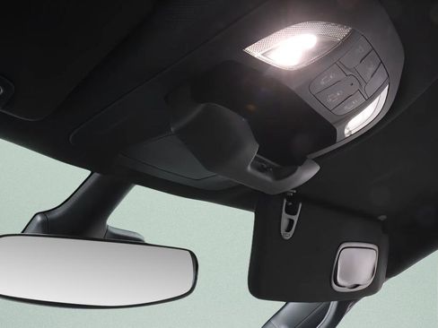 Used 2025 Chrysler Pacifica Select image 15