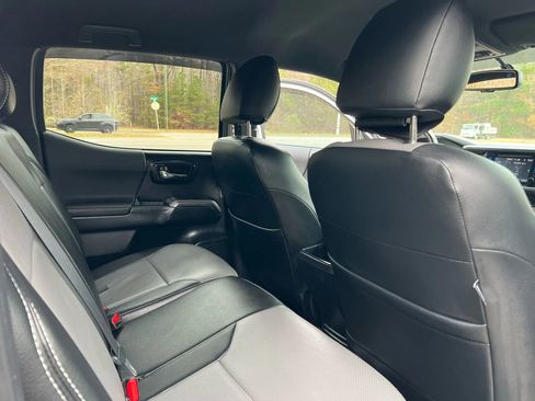 Used 2017 Toyota Tacoma TRD Off-Road image 25