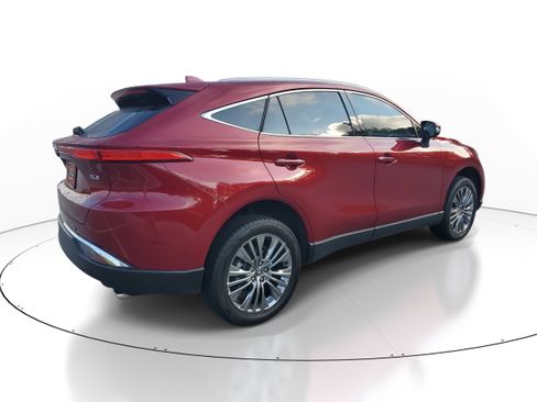 Used 2024 Toyota Venza Limited image 6