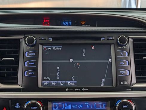 Used 2019 Toyota Highlander XLE AWD/4WD image 27