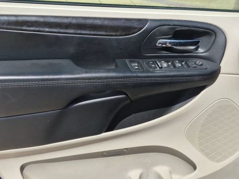 Used 2019 Dodge Grand Caravan SE w/ UConnect Hands-Free Group FWD image 10