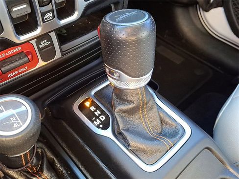 Used 2021 Jeep Gladiator Mojave w/ Cold Weather Group image 16