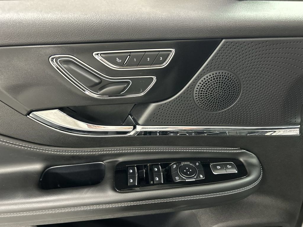 Used 2023 Lincoln Corsair AWD image 10