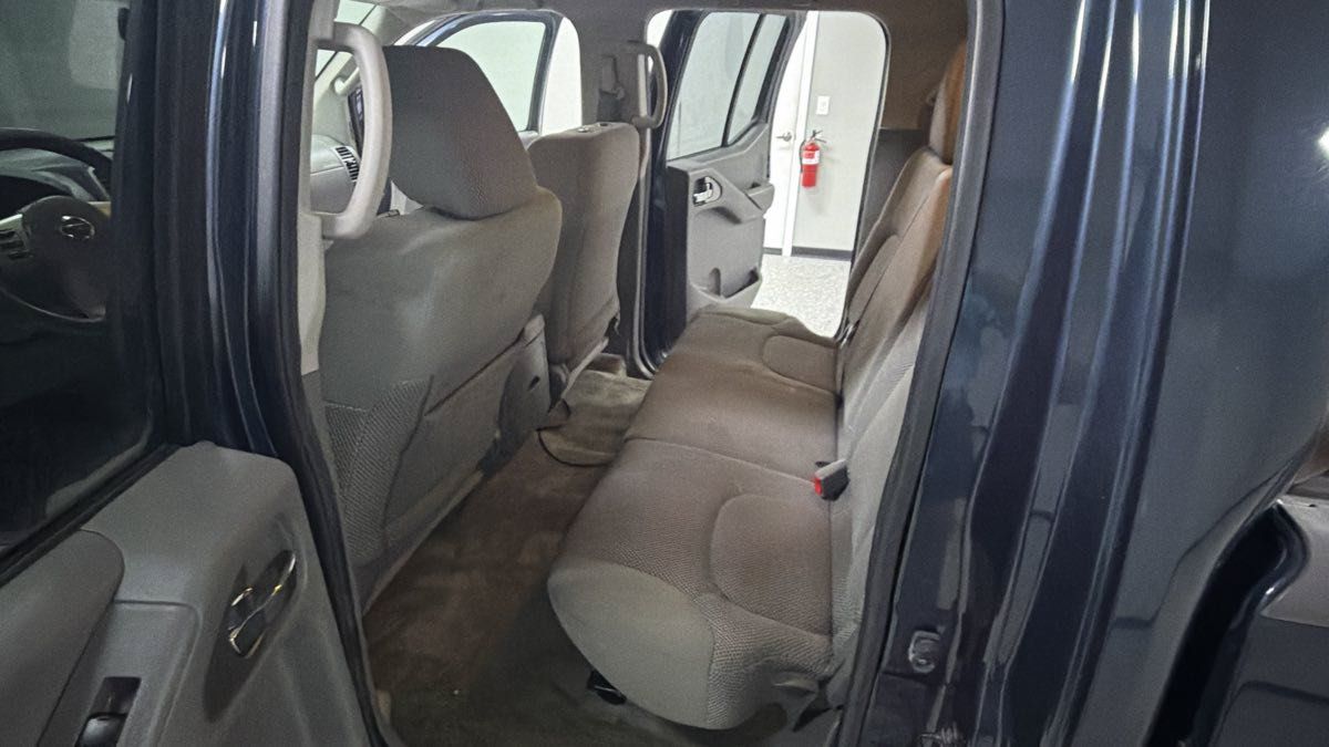 Used 2015 Nissan Frontier SV w/ SV Value Truck Package RWD image 23
