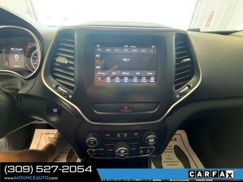 Used 2019 Jeep Cherokee Latitude Plus w/ Comfort/Convenience Group AWD/4WD image 19