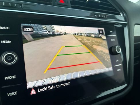 Used 2021 Volkswagen Tiguan SE R-Line image 17