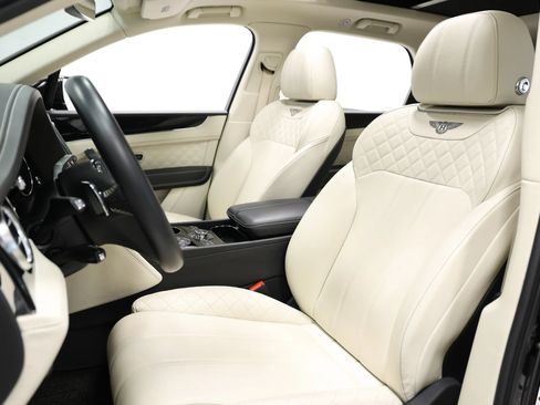 Used 2019 Bentley Bentayga AWD/4WD image 17
