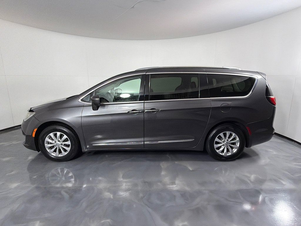 Used 2019 Chrysler Pacifica Touring-L FWD image 8