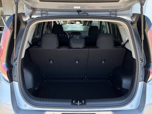 Used 2025 Kia Soul LX w/ LX Technology Package FWD image 29