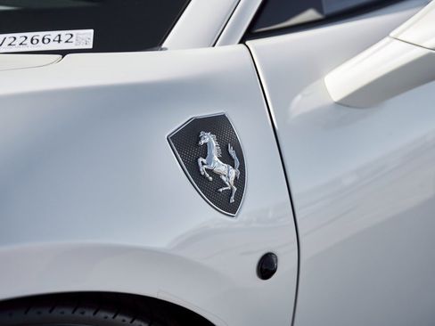 Used 2017 Ferrari 488 GTB image 8