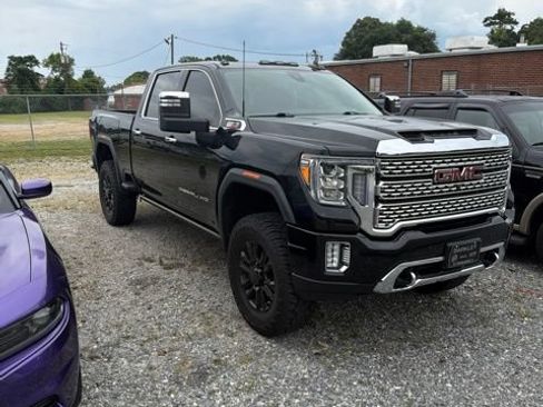 Used 2021 GMC Sierra 2500 Denali w/ Denali Black Diamond Edition AWD/4WD image 2