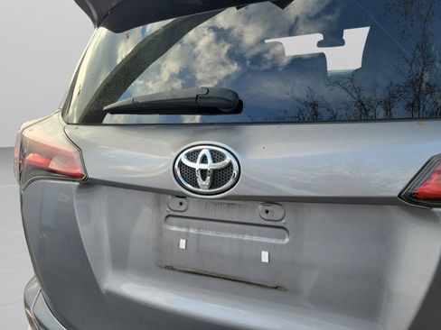 Used 2017 Toyota RAV4 LE image 20