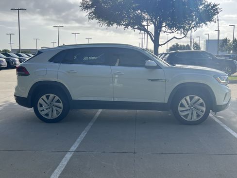 Used 2023 Volkswagen Atlas Cross Sport SE w/ Panoramic Sunroof Package FWD image 11