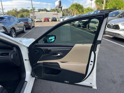 Used 2019 Lexus ES 300h Ultra Luxury w/ Accessory Package 2 FWD image 68