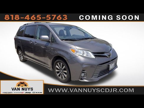 Used 2018 Toyota Sienna XLE w/ XLE Navigation Package AWD/4WD image 1