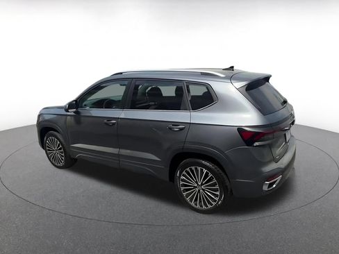 Used 2025 Volkswagen Taos SE FWD image 15