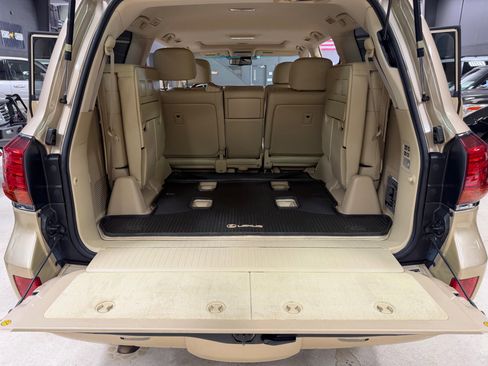 Used 2009 Lexus LX 570 4WD image 25