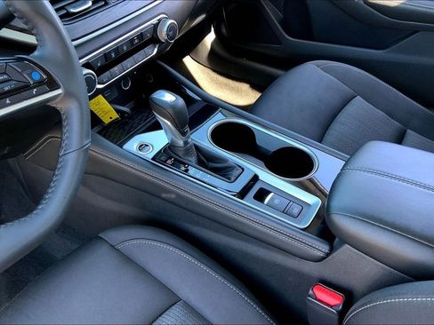 Used 2024 Nissan Altima 2.5 SV w/ SV Premium Package image 13