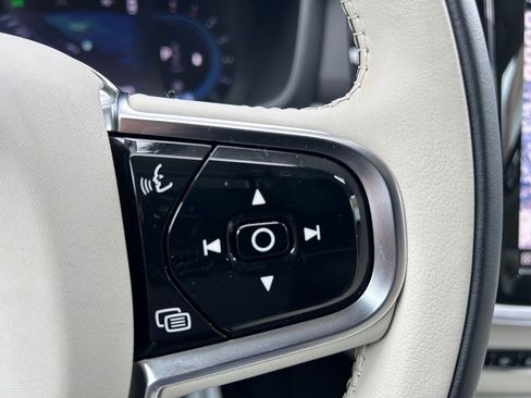 Certified 2025 Volvo V60 B5 Cross Country Plus image 30