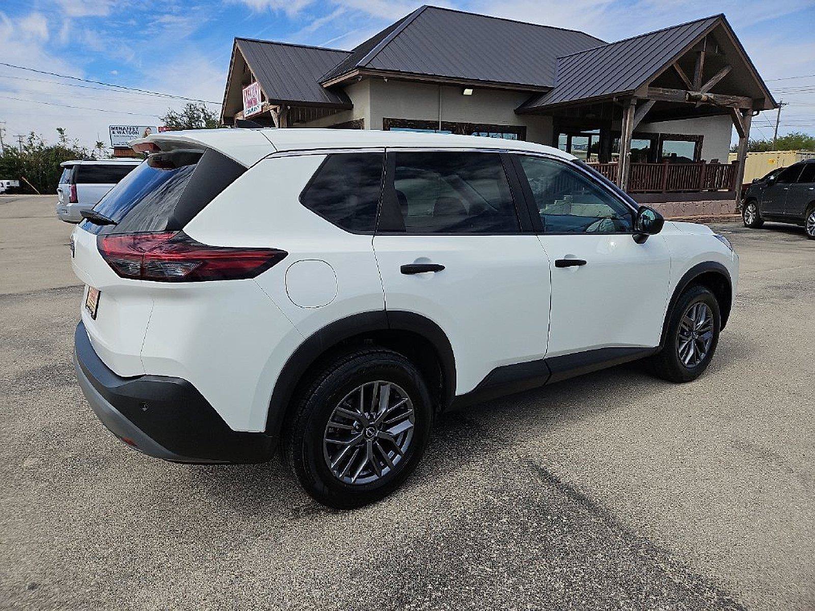 Used 2022 Nissan Rogue S AWD/4WD image 8